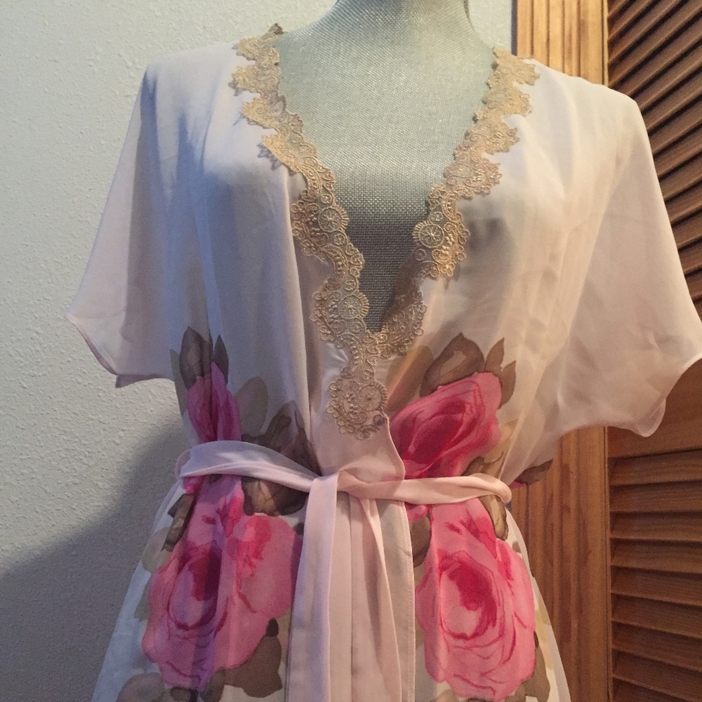 In Bloom Robe - Picture 2 of 16
